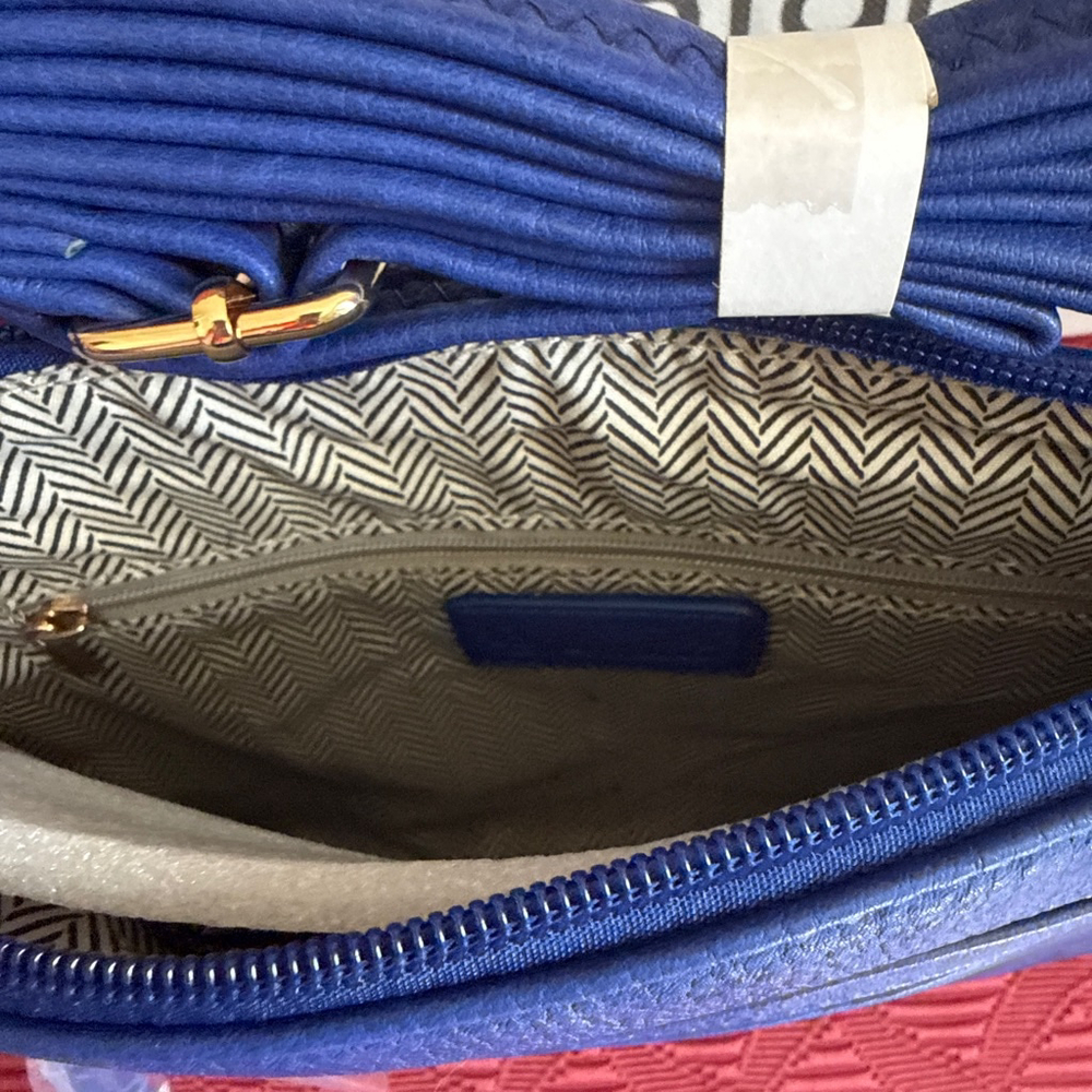 Brentano Navy Crossbody Bag with Adjustable Strap & Interior Pockets - Picture 6 of 8